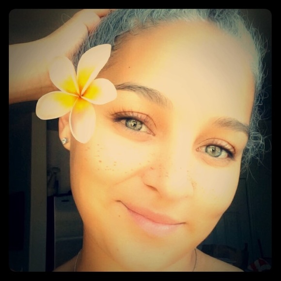 Meet the Posher, Stephanie - Picture 2 of 2